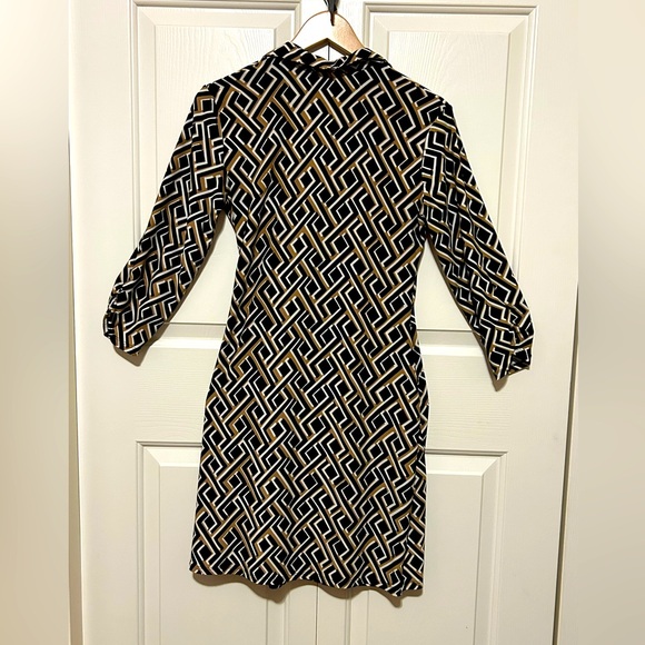 Glamour Black and gold petite Geometric Dress - Picture 8 of 9